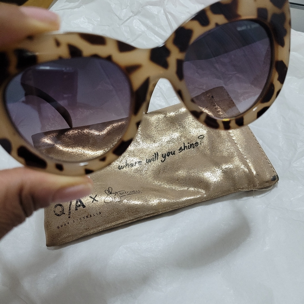Super cute Quay×Shay Sunglasses